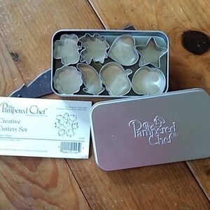 Pampered Chef Creative Cutters Set in Silver Tin